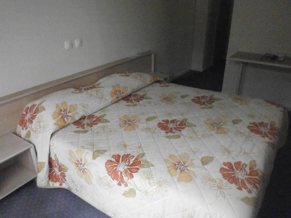 Hotel Le Richiardi Carqueiranne Kültér fotó